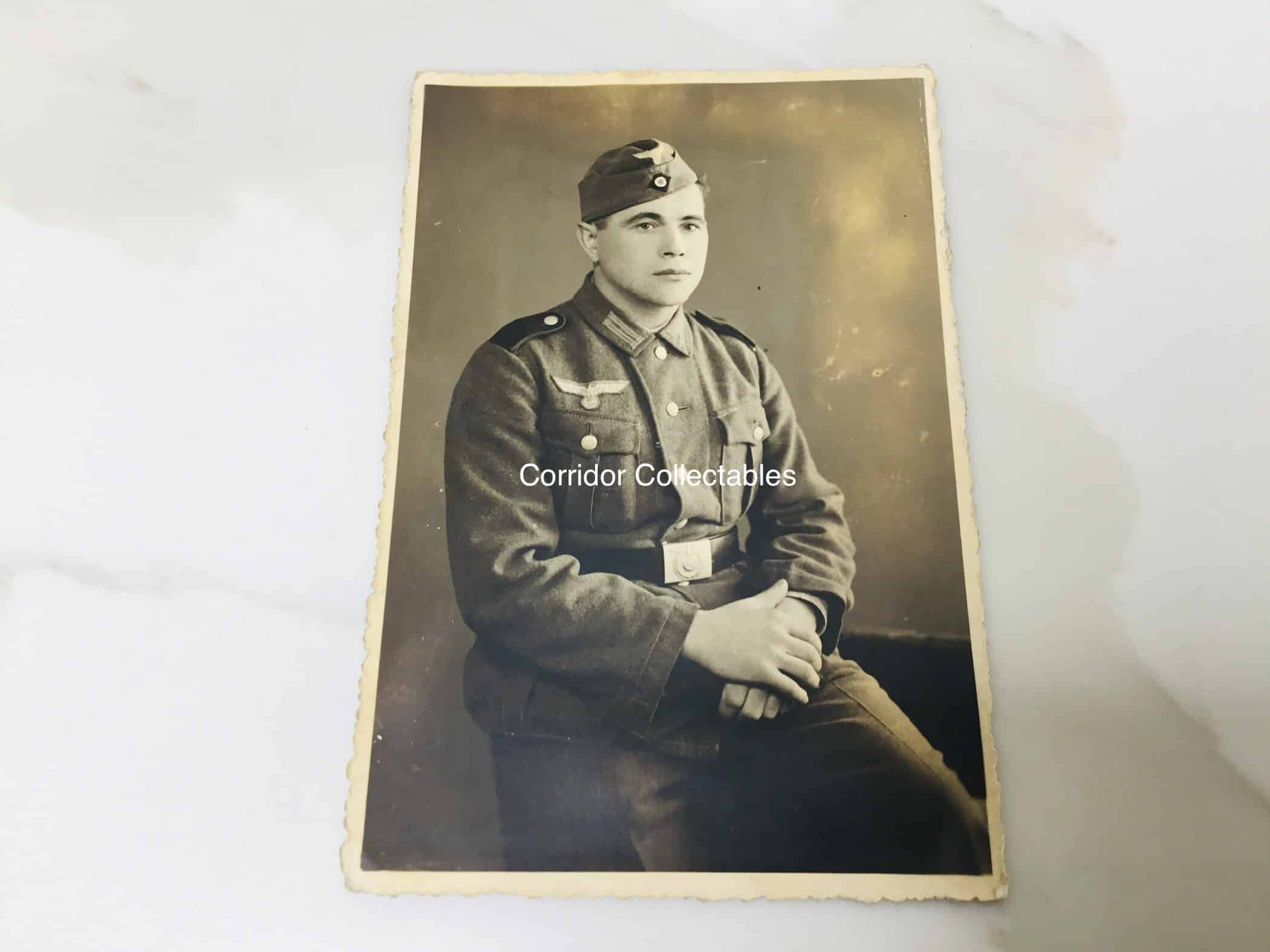 Heer Portraitphoto with Waffen SS buckle Rare!